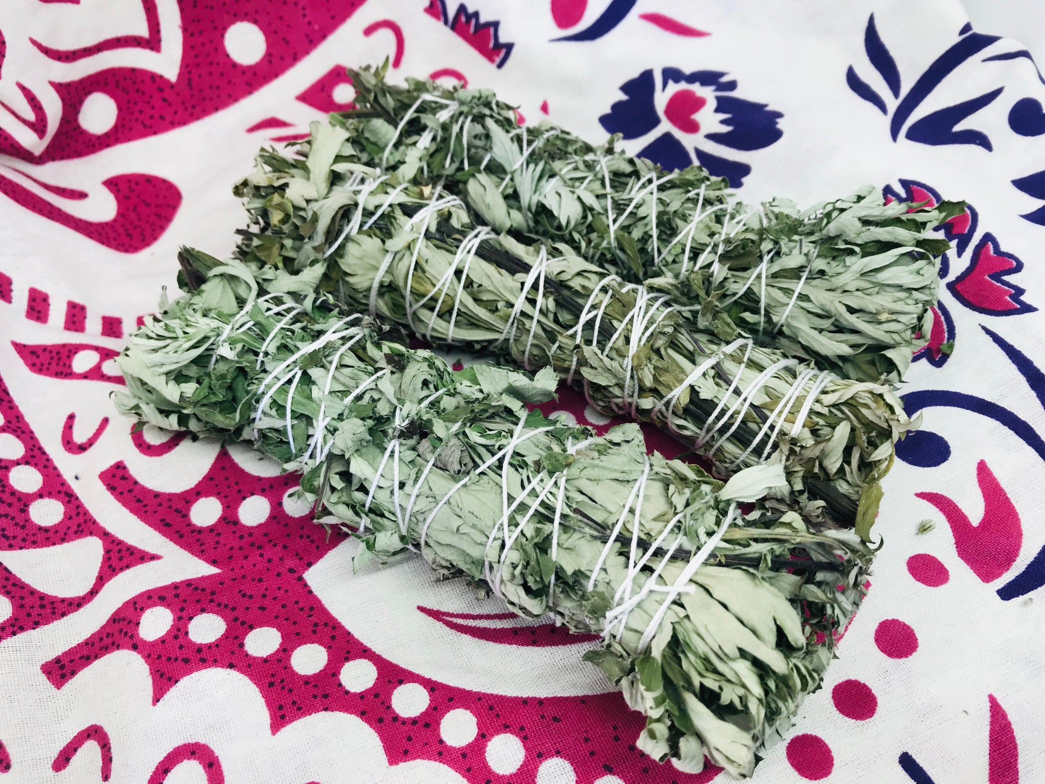 Organic Mugwort Smudge Stick 6" - Divine Clarity